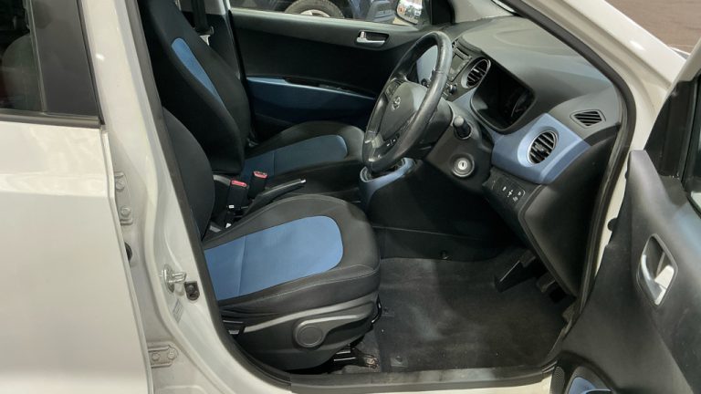 Hyundai i10 for sale at Sarbkar